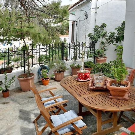 Grandmas Guest House 이드라 외부 사진