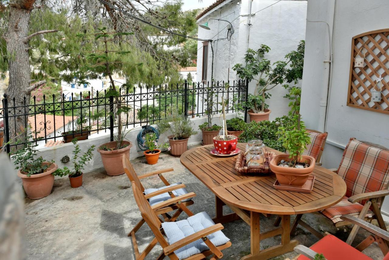 Grandmas Guest House 이드라 외부 사진