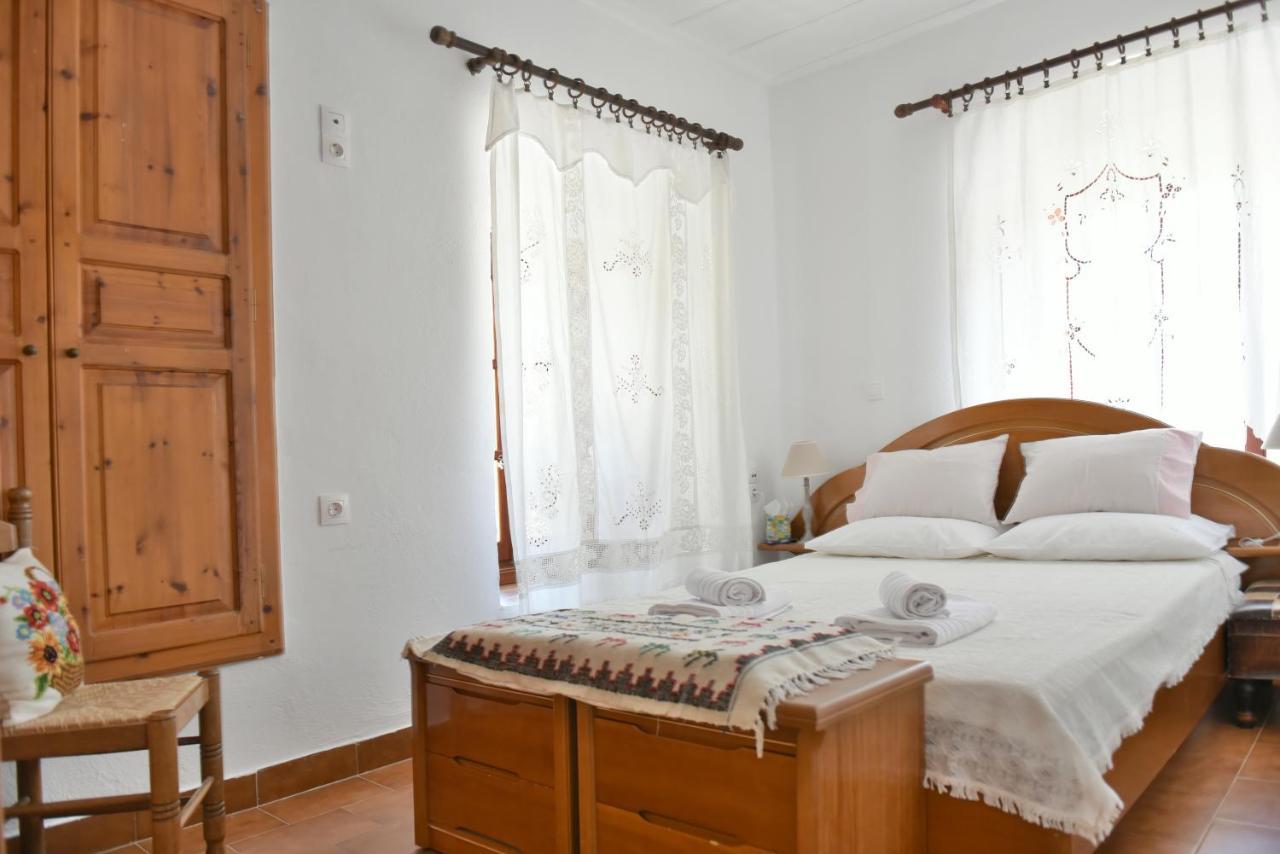 Grandmas Guest House 이드라 외부 사진